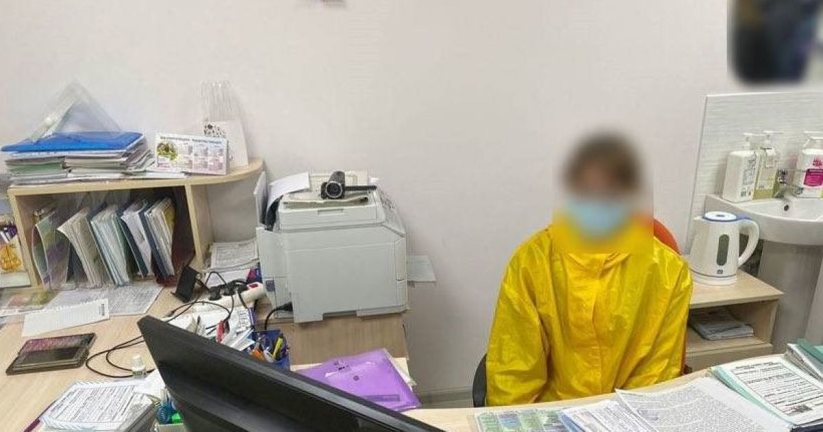 В Одесі лікарка і медсестра видавали фальшиві COVID-сертифікати: за послугу вимагали 2 тисячі