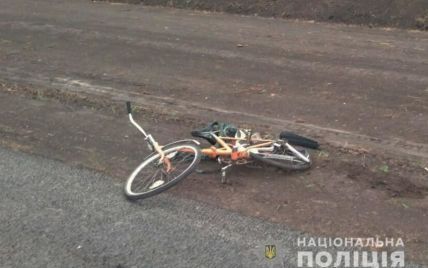 Вантажівка збила на смерть велосипедиста у Львівській області