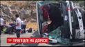 В Турции автобус с китайскими туристами врезался в две легковушки