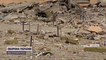 Під обстрілами вчителі та батьки розбирають завали зруйнованої школи