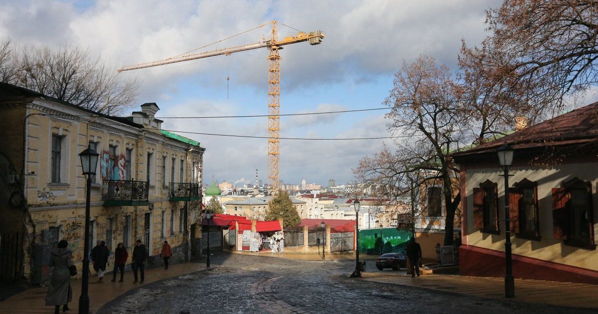 Після конфлікту та вибухів скандальне будівництво на Андріївському узвозі відновилося