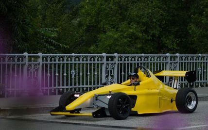 Итальянцы предлагают спорткар в стиле "Формулы-1" за 10 000
