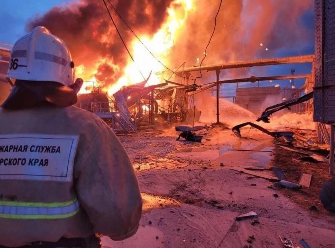 Пожежа на нафтобазі в російському порту Кавказ / Фото: телеграм-канали / © 