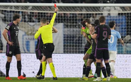 Удаление и пенальти: "Бавария" проиграла "Лацио" в первом матче 1/8 финала Лиги чемпионов (видео)