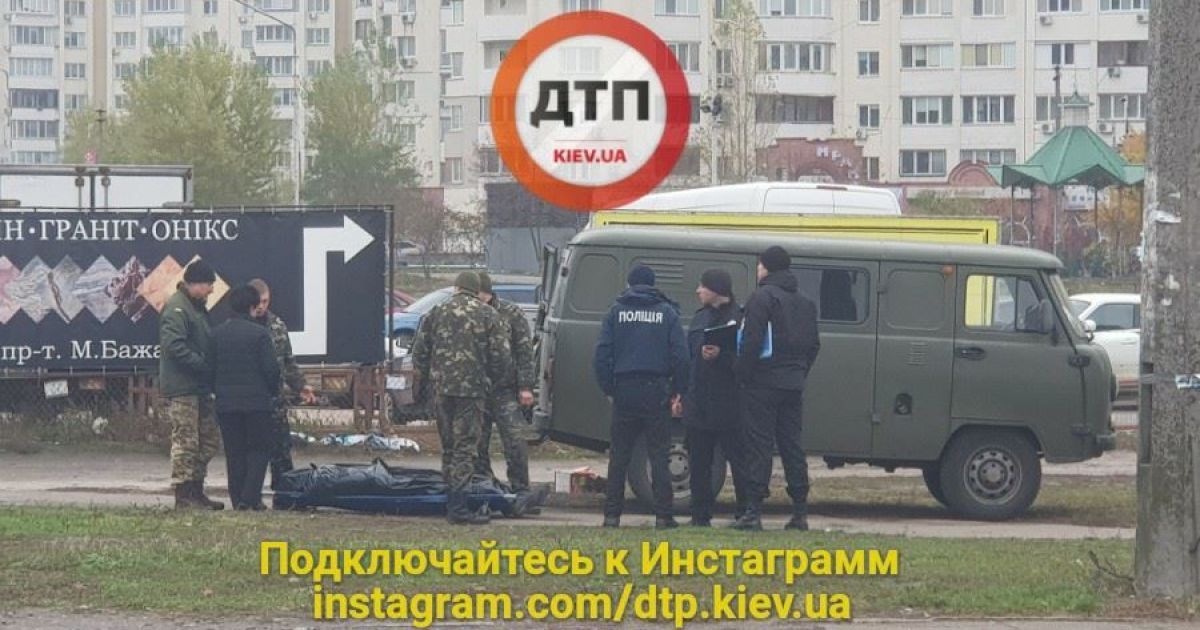 У столиці посеред вулиці помер чоловік