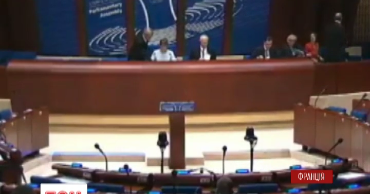 Ассамблея настойчиво призывает сепаратистские группы, которые контролируют оккупированные территории в Донецкой и Луганской областях, освободить всех пленных и заложников