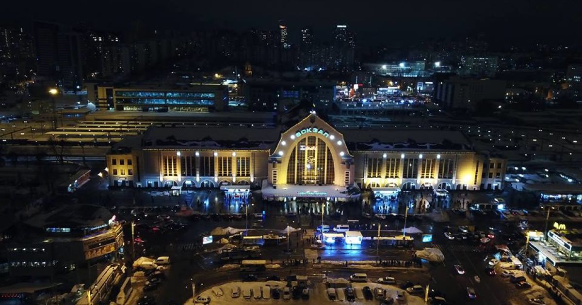 Група копів "кришувала" злочинців на залізничному вокзалі у Києві 