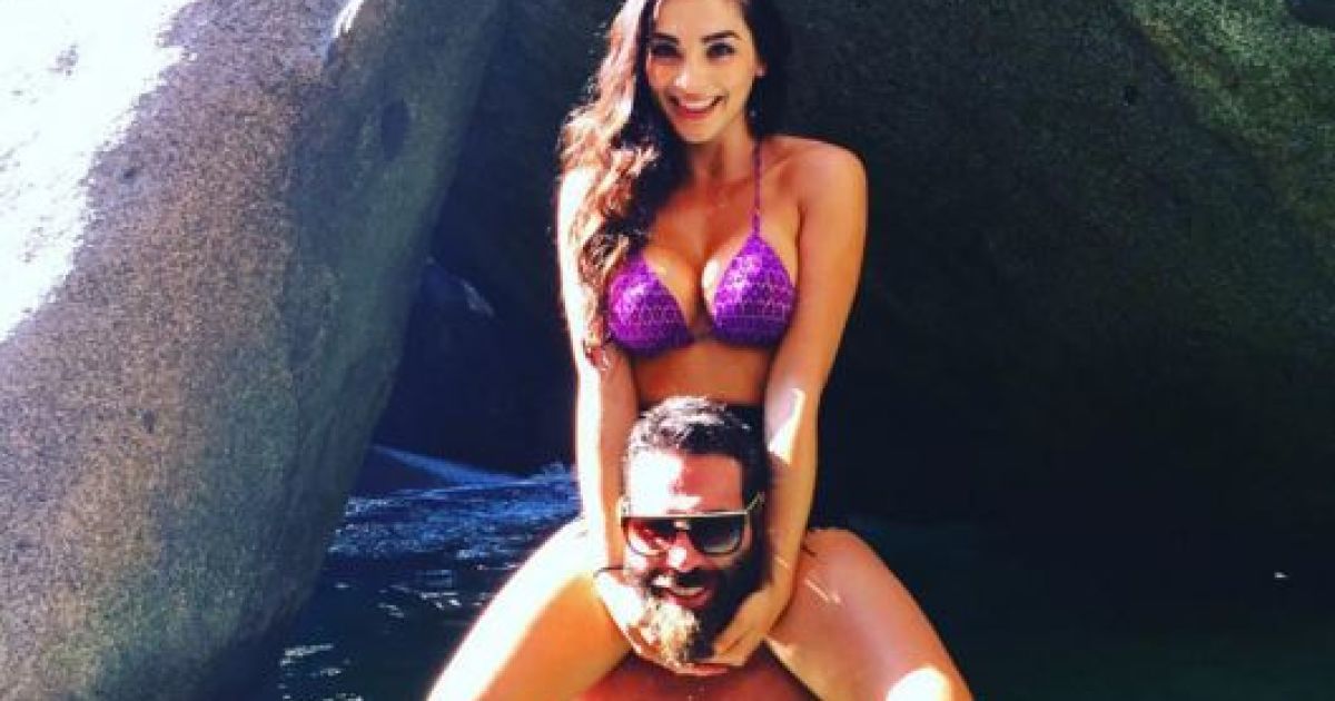 Звезда покера кичится вечеринками с обнаженными моделями / © instagram.com/danbilzerian