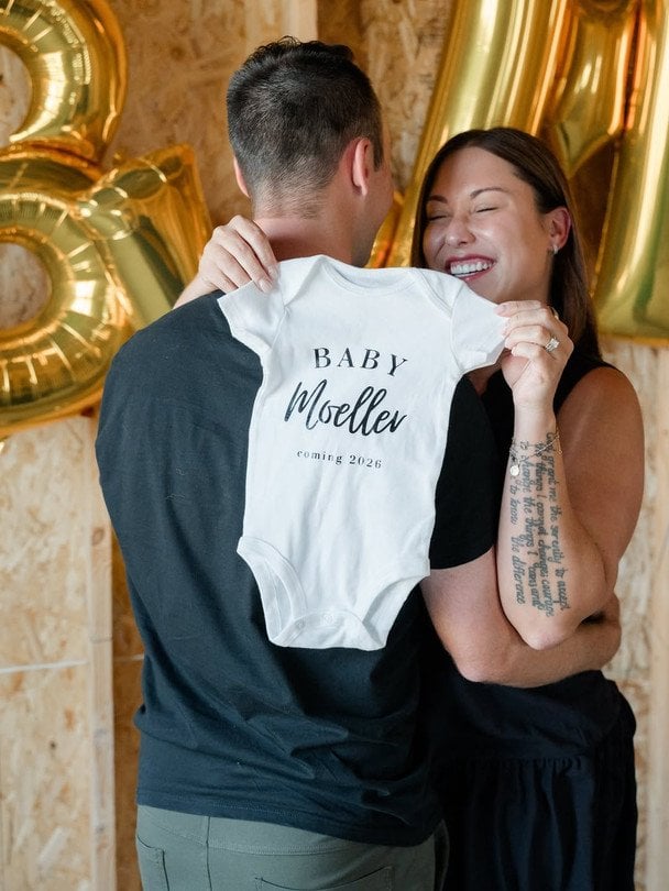 Приемная дочь Эминема с мужем / © instagram.com/alainamariescott