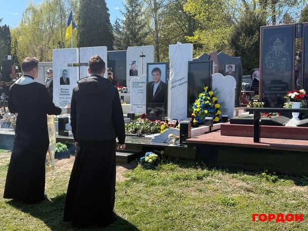 Могила Віталія Білоножка / © gordonua.com