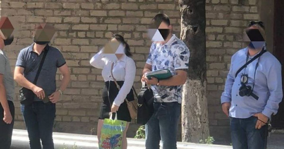 В Мариуполе 20-летняя девушка пыталась продать новорожденного сына за 400 тысяч гривен