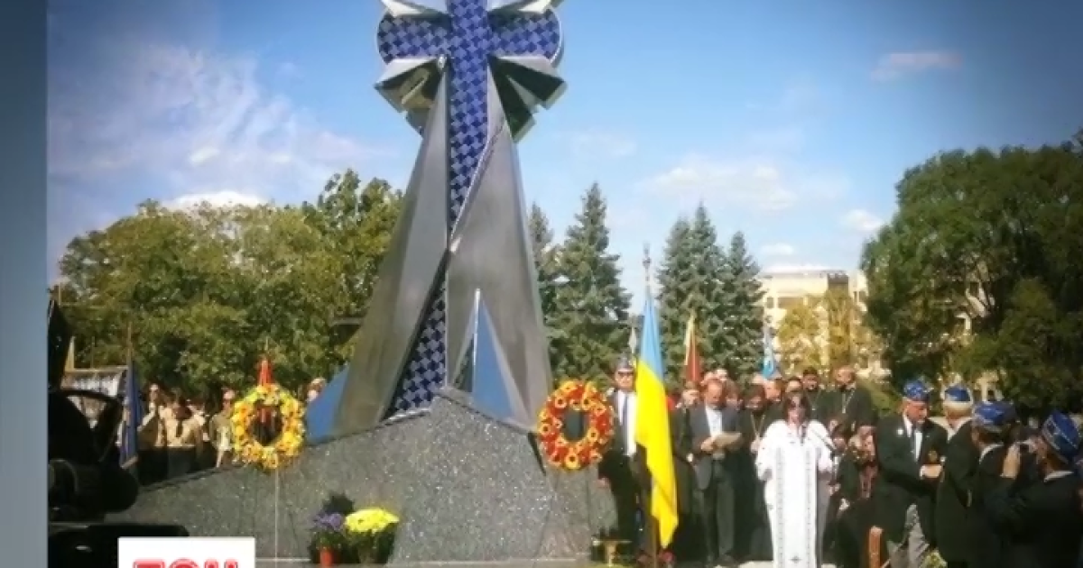 Памятник героям Небесной сотни стоит вблизи Чикаго.