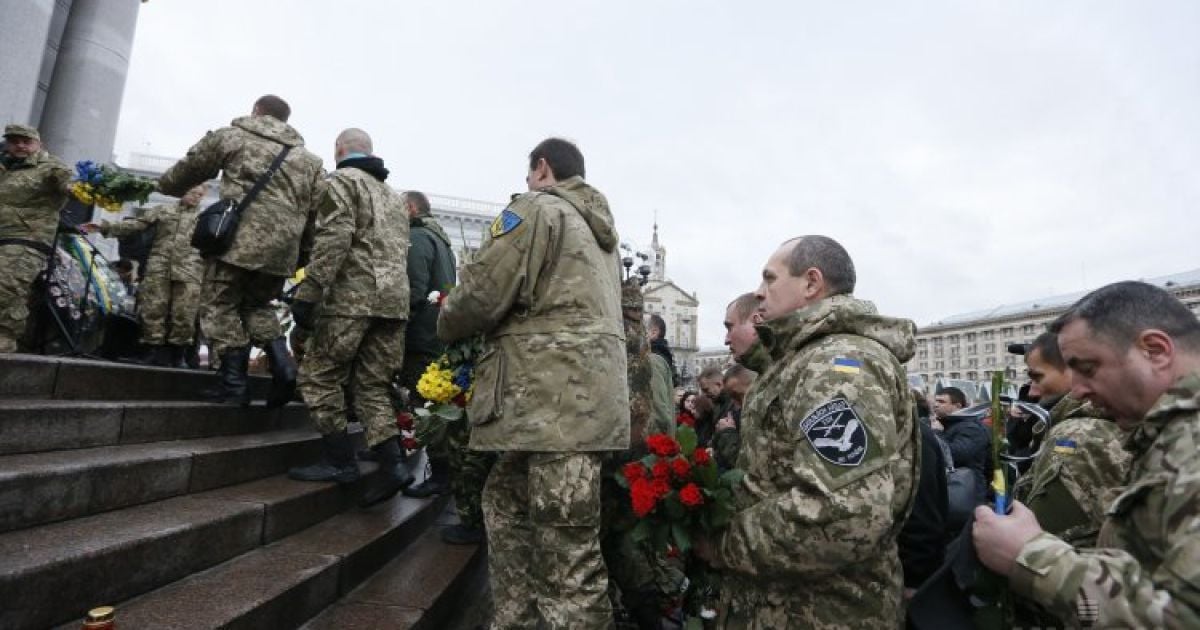 На Майдані Незалежності попрощалися з мужніми бійцями "Айдару". / © УНІАН