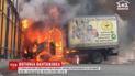 У Києві загорілась вантажівка: вогонь перекинувся на харчовий ринок