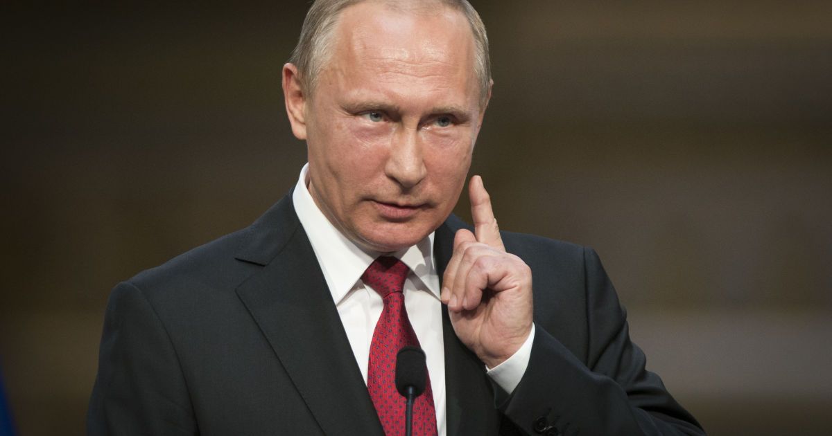 Путін пояснив, чому досі не зробив щеплення від коронавірусу російською вакциною "Супутник V"