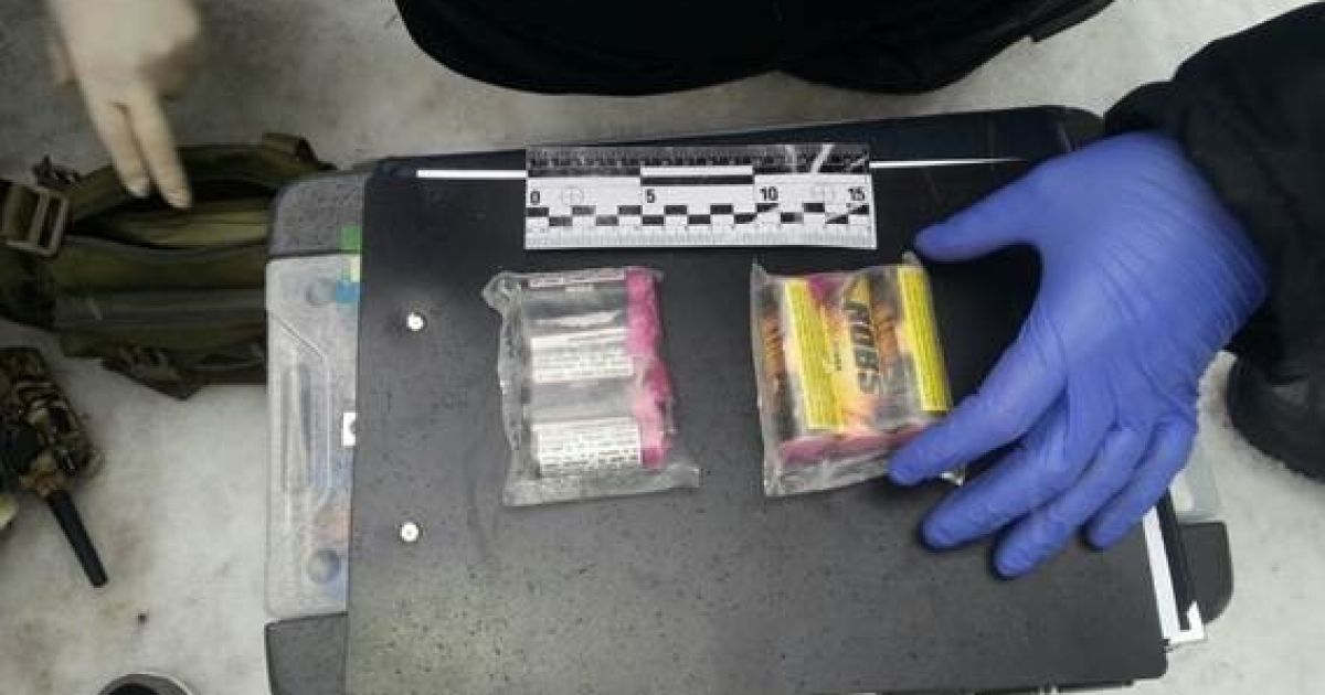 У Києві 17-річний чоловік намагався пронести в урядовий квартал петарди і вибуховий пакет_3 / © ГУ НП у г. Киеве
