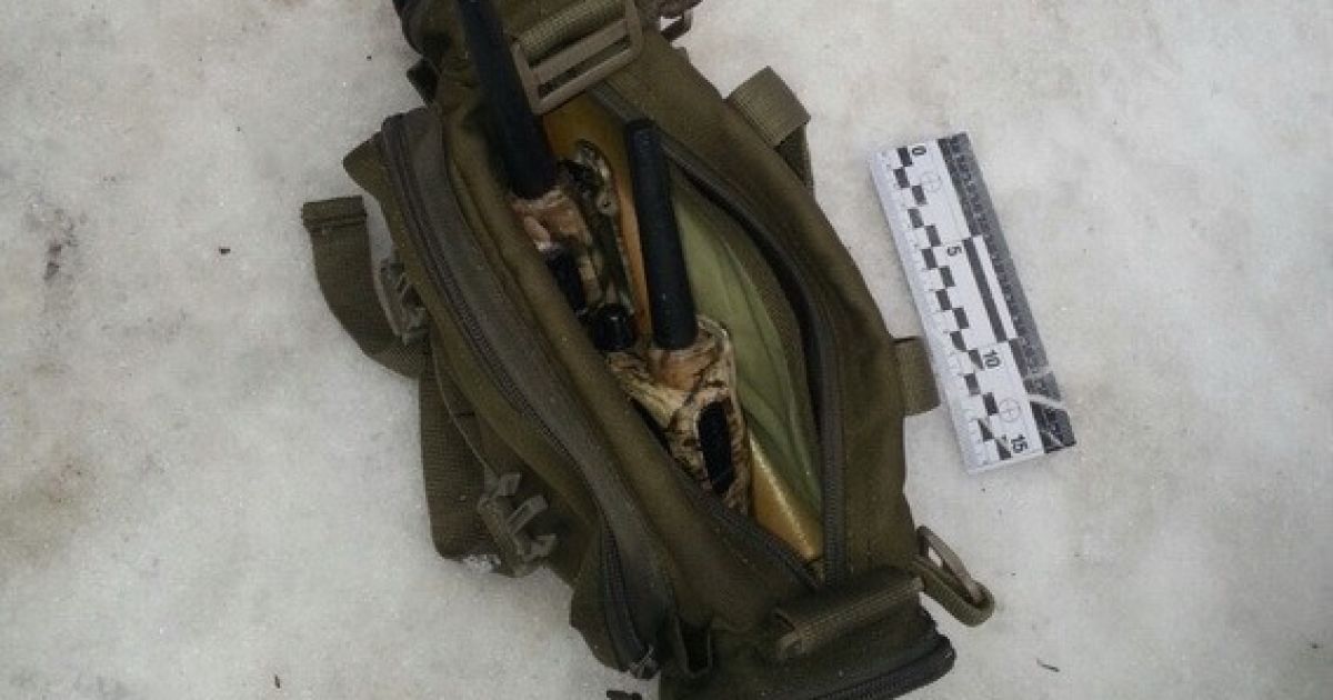 У Києві 17-річний чоловік намагався пронести в урядовий квартал петарди і вибуховий пакет_2 / © ГУ НП у г. Киеве