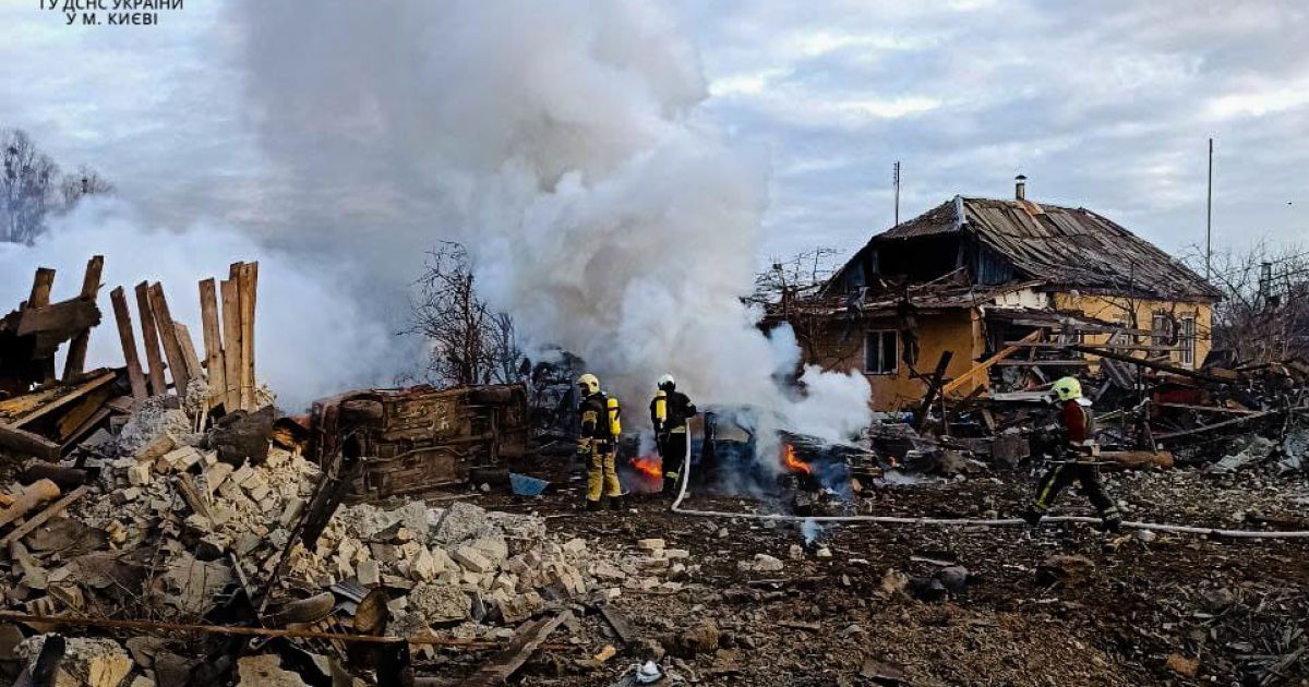Російські окупанти скоїли чергову ракетна атаку на Київ