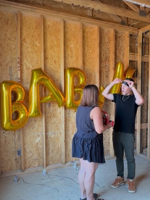 Приемная дочь Эминема с мужем / © instagram.com/alainamariescott