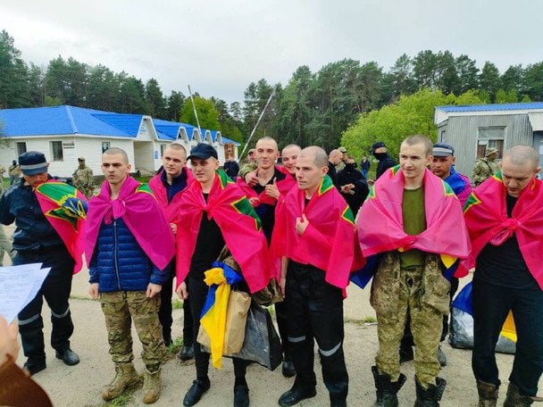 З російського полону повернулось 205 захисників України: всі фото, відео звільнених (оновлено) 6 Обмін полоненими 6 травня / © Володимир Зеленський
