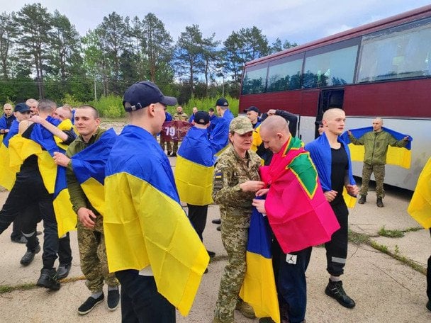 З російського полону повернулось 205 захисників України: всі фото, відео звільнених (оновлено) 7 Обмін полоненими 6 травня / © Володимир Зеленський