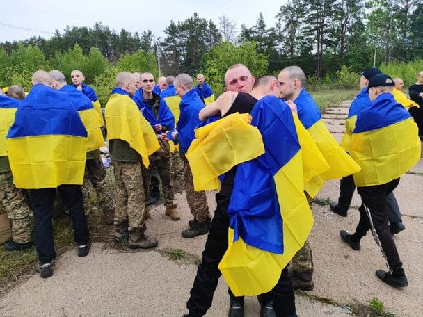 З російського полону повернулось 205 захисників України: всі фото, відео звільнених (оновлено) 5 Обмін полоненими 6 травня / © Володимир Зеленський