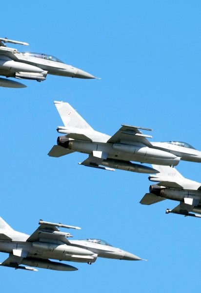 Польща підняла авіацію через російську повітряну атаку по Україні: про що попередили жителів