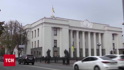 Зеленський продовжив воєнний стан та мобілізацію на 90 днів 