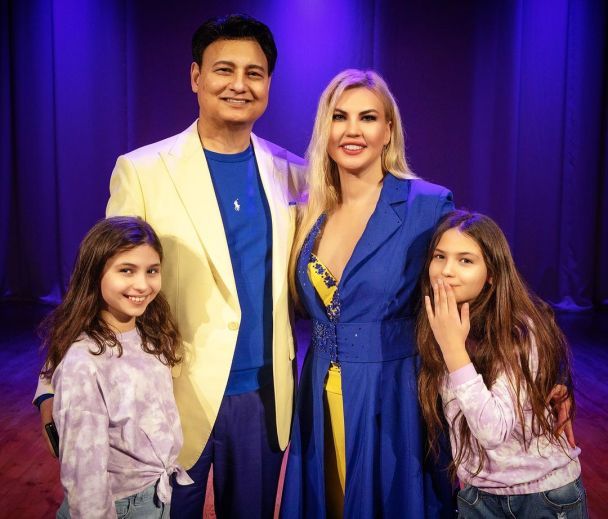 Камалія показалась на публіці з ексчоловіком та доньками і здивувала, як 12-річні двійнята подорослішали