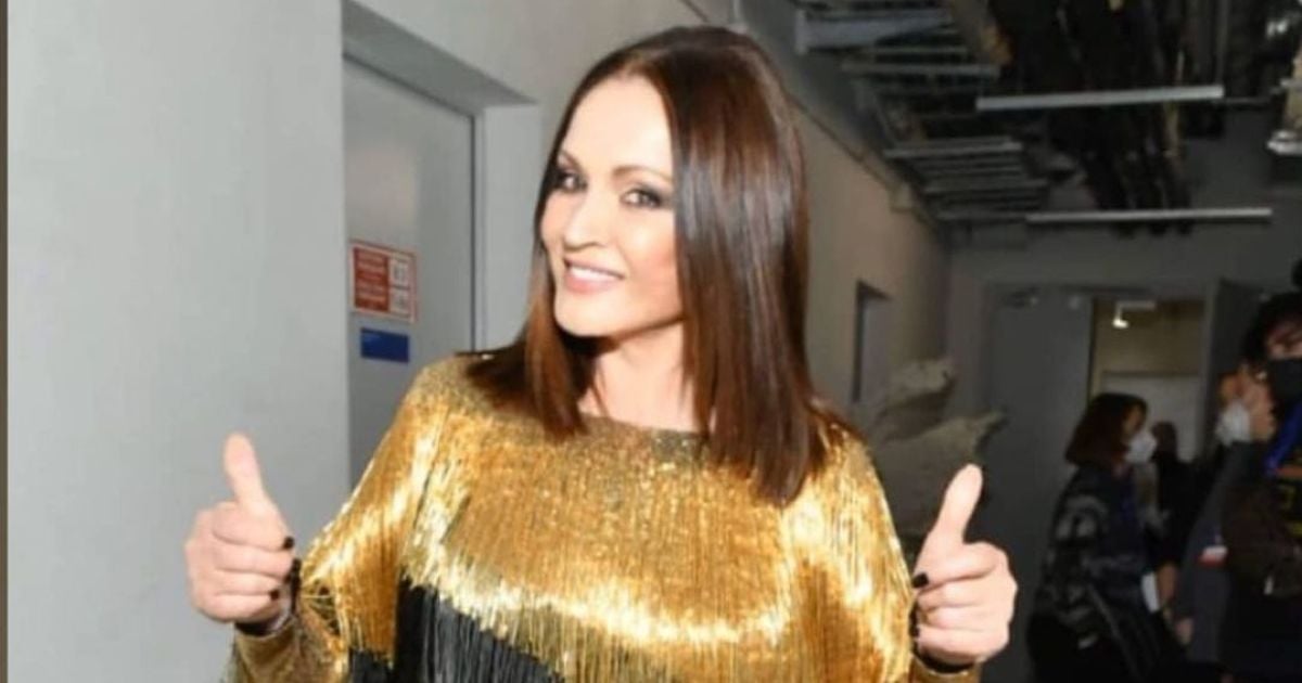 73-летняя София Ротару в ярком красном платье очаровала молодым видом