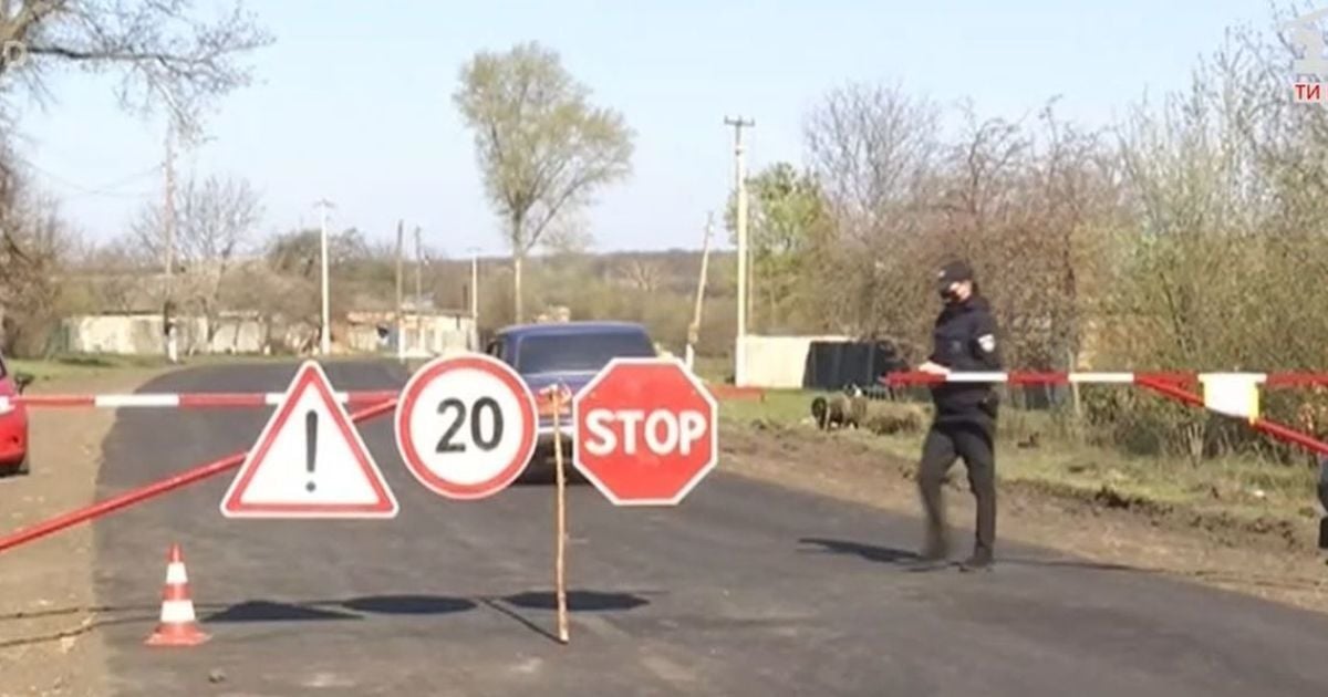 Село у Харківській області, де зафіксували спалах коронавірусу, обкопали рівчаками
