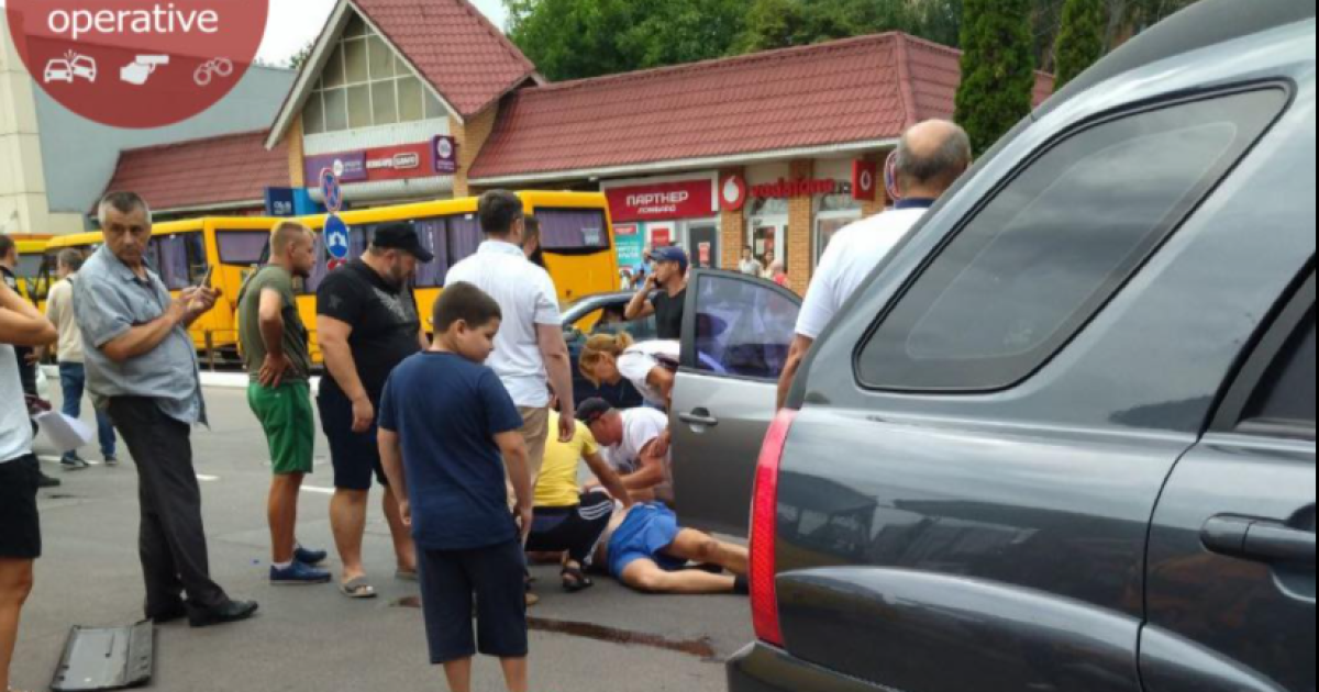 Убегал от полиции: под Киевом Hyundai сбил велосипедиста и пешехода и въехал в KIA с женщиной и ребенком