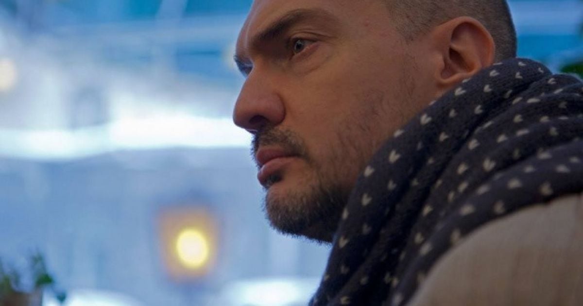 Білик із трояндами та однокласники зі світлинами: у монастирі прощаються із режисером Паперником