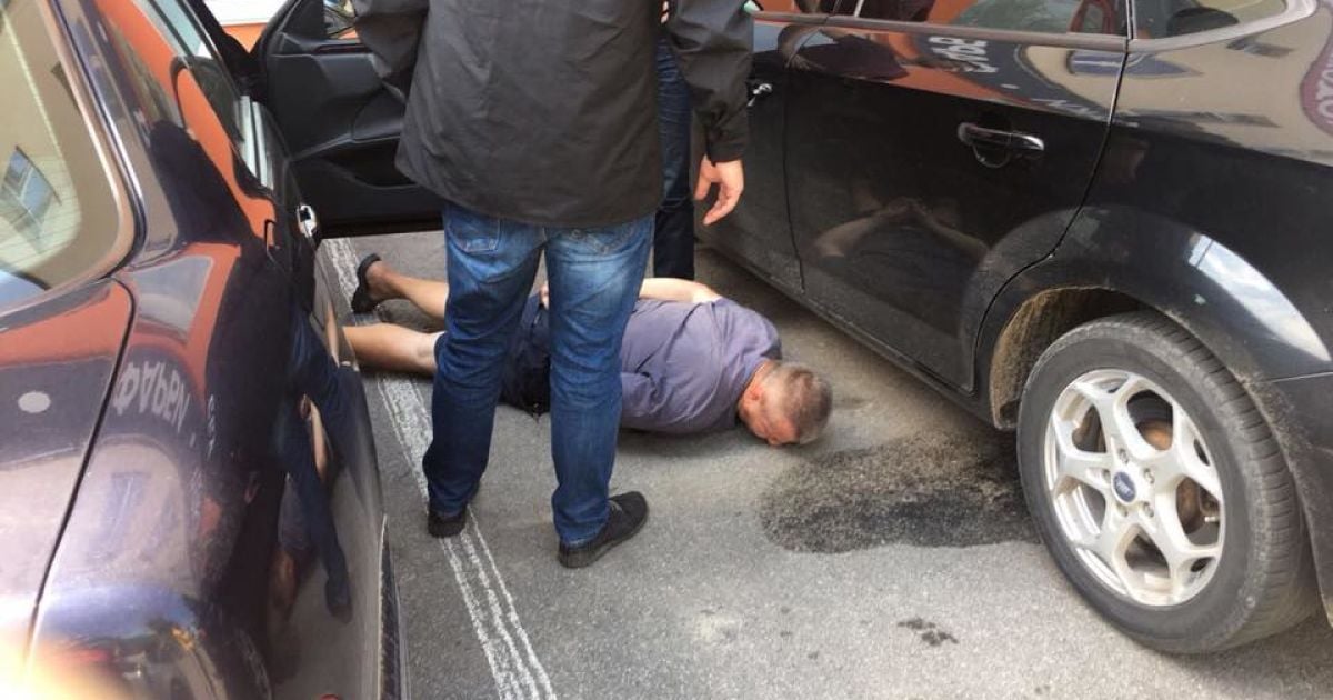На Вінничині прокурор попався на хабарі у 6 тисяч доларів
