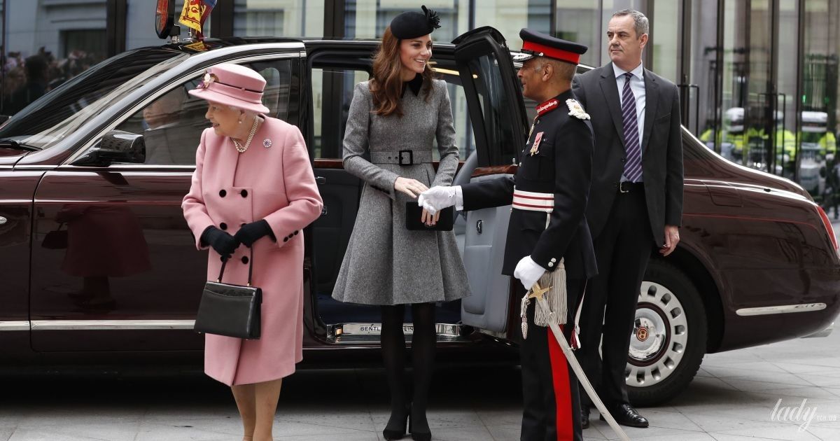 Королева Елизавета II и герцогиня Кембриджская Кэтрин