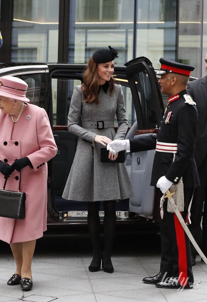 Королева Елизавета II и герцогиня Кембриджская Кэтрин / © Associated Press