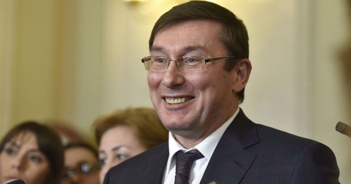 Луценко внес представление на нардепа, который мешал журналистам и говорил "я не сяду"