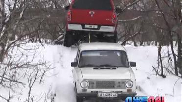 Как столичный джипер спасает от снежной беды водителей