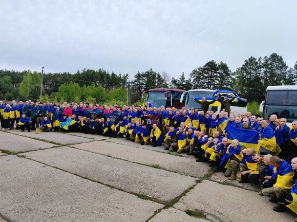 З російського полону повернулось 205 захисників України: всі фото, відео звільнених (оновлено) 4 Обмін полоненими 6 травня / © Володимир Зеленський