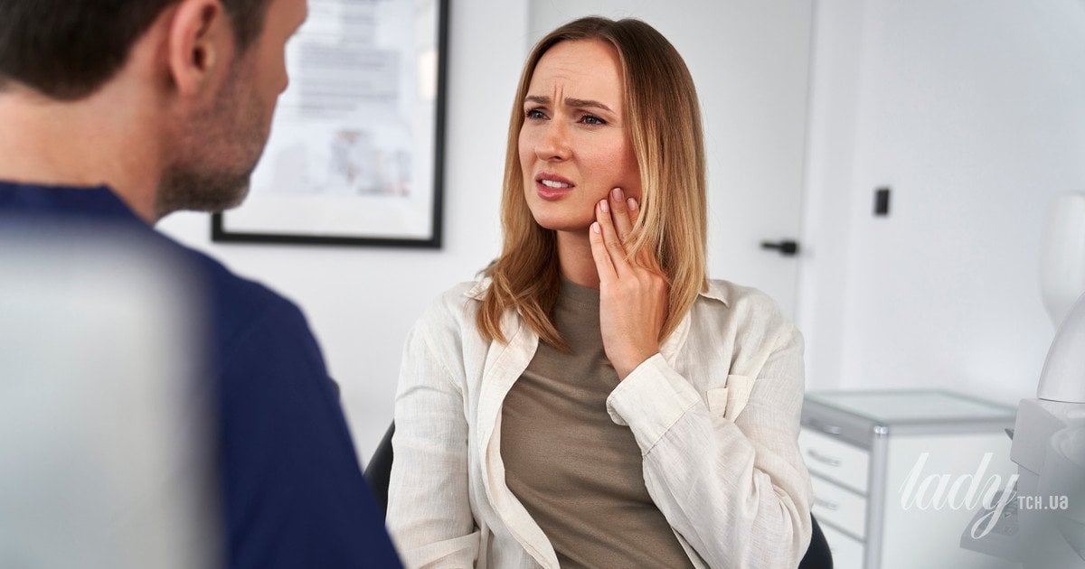 Стоматолог назвав основні причини скреготу зубами