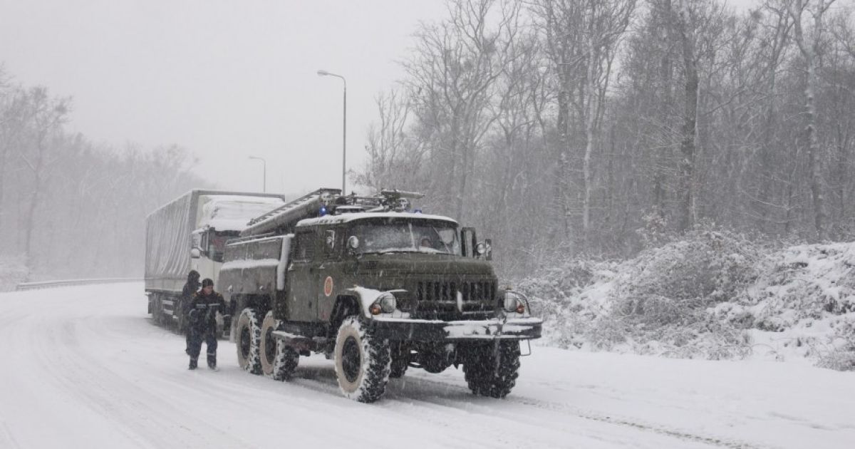 На Закарпатье из-за непогоды ограничено движение грузовиков
