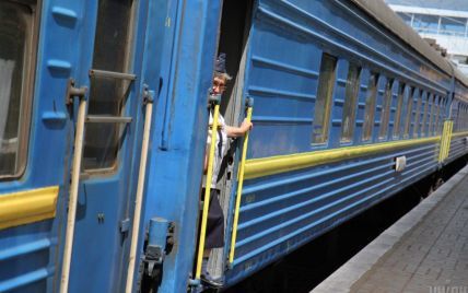 Побиття та спроба зґвалтування у потязі: "Укрзалізниця" звільнила всіх причетних