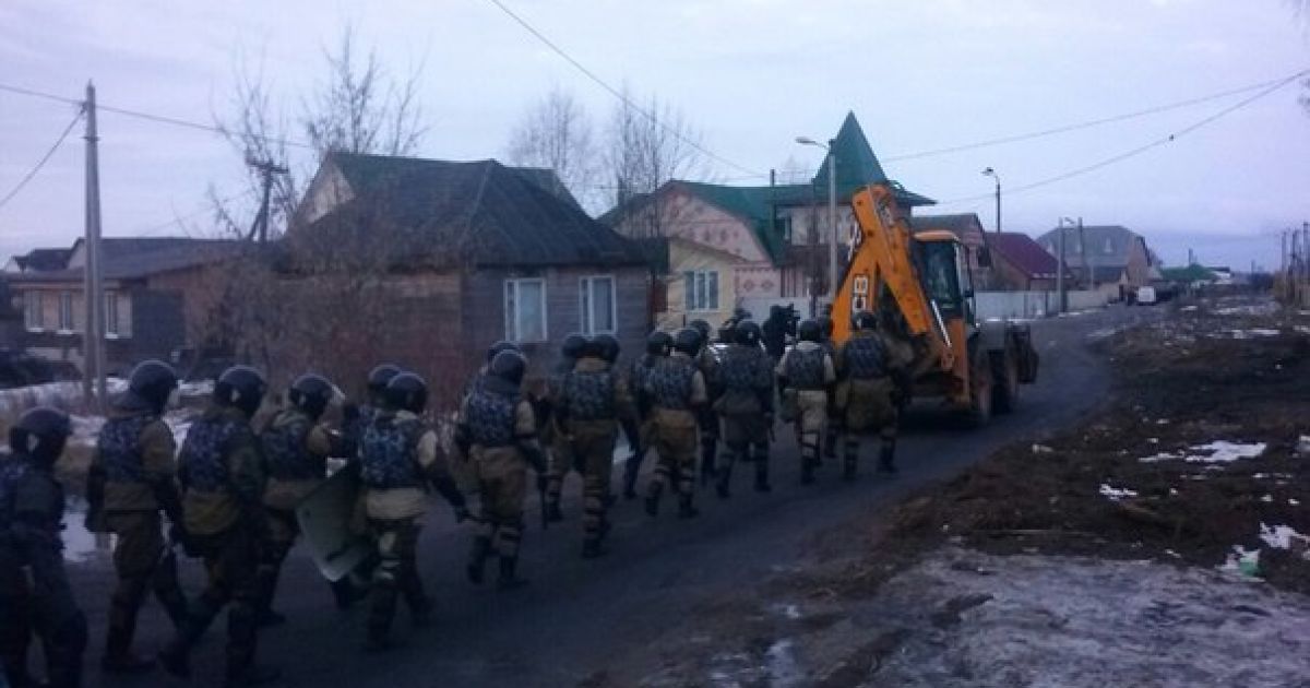 В поселок стянули сотни силовиков / © Первый Тульский