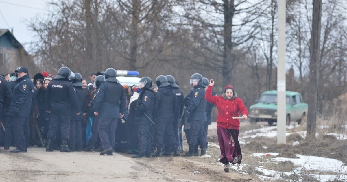 В поселок стянули сотни силовиков / © Первый Тульский