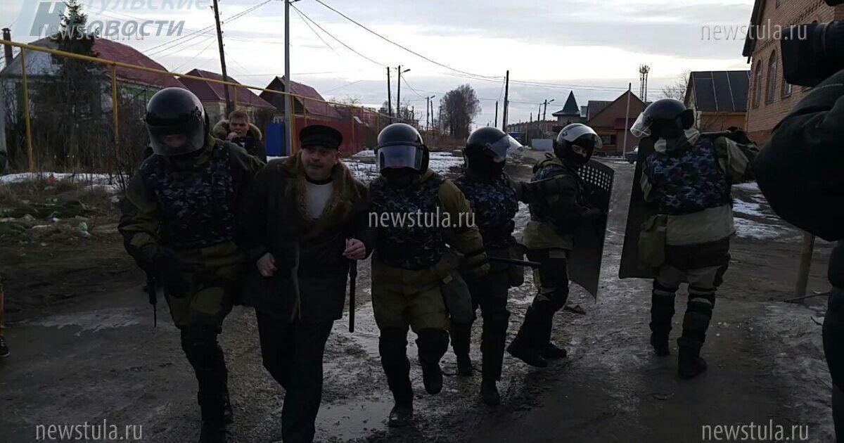 В поселок стянули сотни силовиков / © Тульские новости