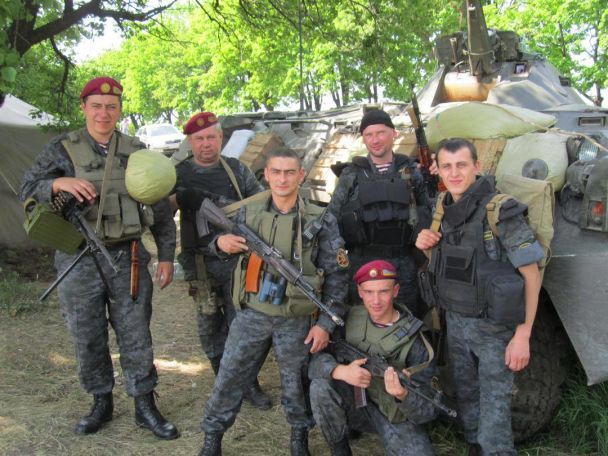 Андрій Антонищак з побратимами у зоні АТО 2014 року / Фото: Facebook-сторінка Антонищака