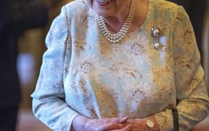 У чудовому настрої: 93-річна королева Єлизавета II організувала прийом у палаці