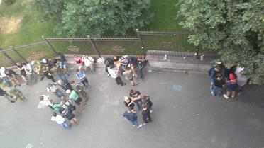 Двух задержанных - Вадима Полищука и Андрея Медведько - привезли в Шевченковский райсуд для избрания меры пресечения / © Facebook.com/Олександр Рудоманов