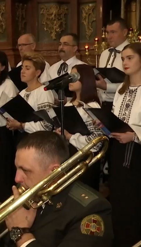 Церковный хор Dominus и военный оркестр Нацгвардии Украины вместе заколядовали