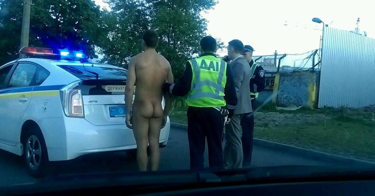 Мужчина не реагировал на происходящее.
